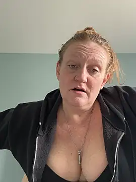Kellilyn10 online show from 4, 6, 2026