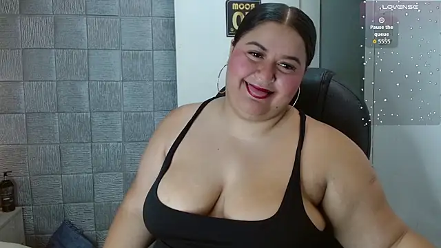 Snapshot of Princess_Xoxo chatting on 7, 6, 2026 Princess Xoxo online show from 7, 6, 2026
