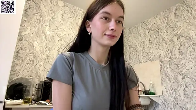 Snapshot of HinaDesire chatting on 8, 5, 2026 HinaDesire online show from 8, 5, 2026