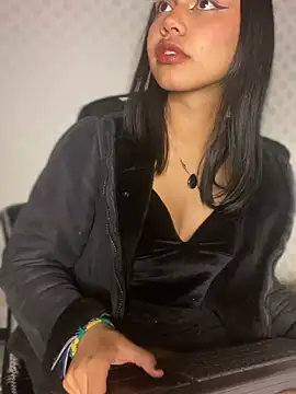 AntonellaCooper Pink online show from 13, 6, 2026