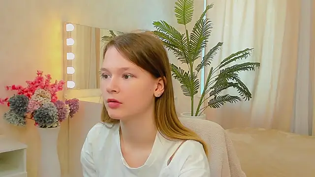 Snapshot of TiaGarnsey chatting on 12, 5, 2026 TiaGarnsey online show from 12, 5, 2026