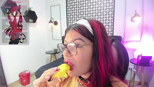 Snapshot of amelie_furtado chatting on 6, 6, 2026 amelie furtado online show from 6, 6, 2026