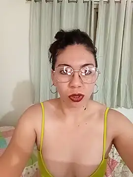 Snapshot of Mia_essence chatting on 10, 5, 2026 Mia essence online show from 10, 5, 2026
