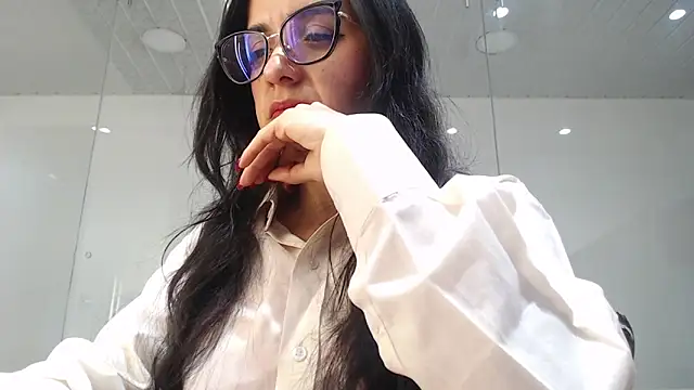Lizeth White  online show from 30, 6, 2026
