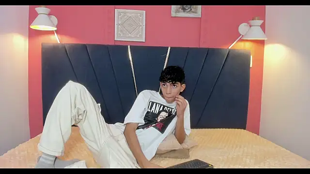 Snapshot of ero_boy40 chatting on 29, 5, 2026 ero boy40 online show from 29, 5, 2026