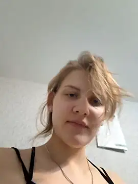 Snapshot of mooniekiss chatting on 11, 5, 2026 mooniekiss online show from 11, 5, 2026