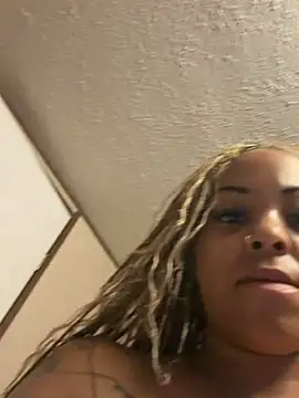Missprettythang online show from 11, 5, 2026