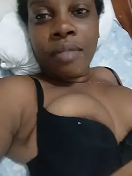 Snapshot of momspretty chatting on 13, 5, 2026 momspretty online show from 13, 5, 2026