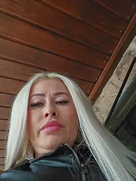 Snapshot of MILFBARBY chatting on 4, 2, 2026 MILFBARBY online show from 4, 2, 2026