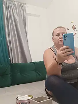 Snapshot of JuliaBestX chatting on 2, 7, 2026 JuliaBestX online show from 2, 7, 2026