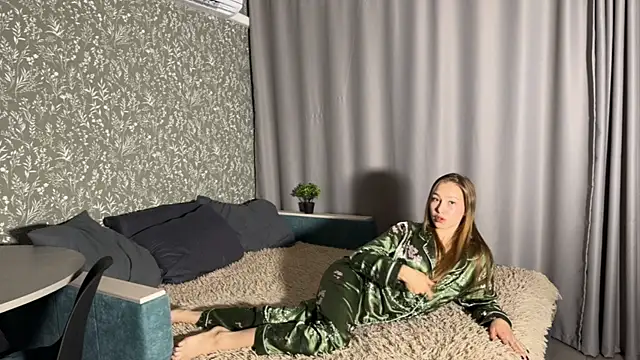 diniYeezya online show from 10, 5, 2026