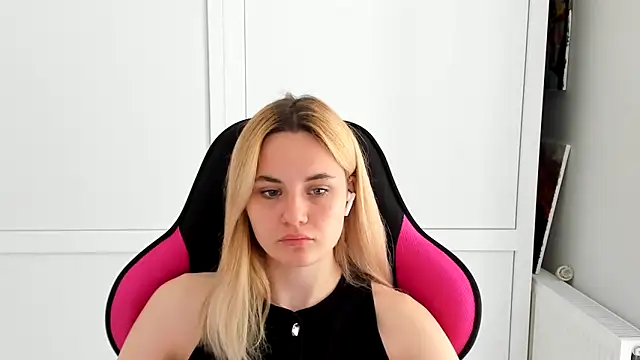 Emma starrs  online show from 30, 5, 2026