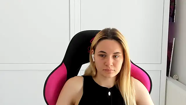 Emma starrs  online show from 11, 6, 2026
