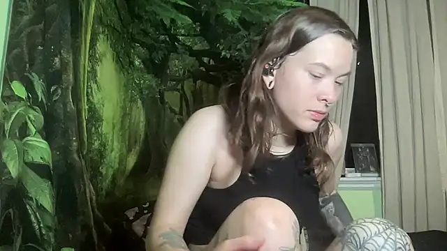 mo0ngoddess online show from 5, 12, 2025