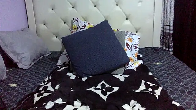 Snapshot of creamyamber chatting on 28, 9, 2025 creamyamber online show from 28, 9, 2025