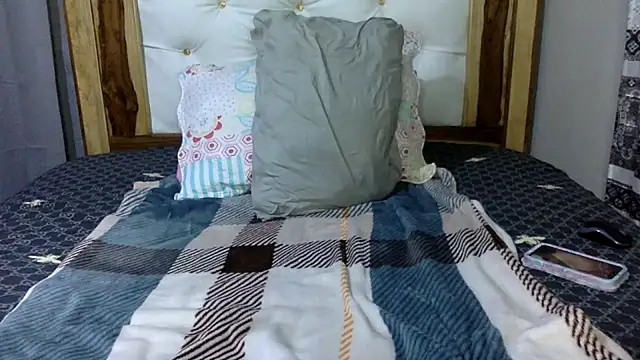 Snapshot of creamyamber chatting on 19, 12, 2025 creamyamber online show from 19, 12, 2025