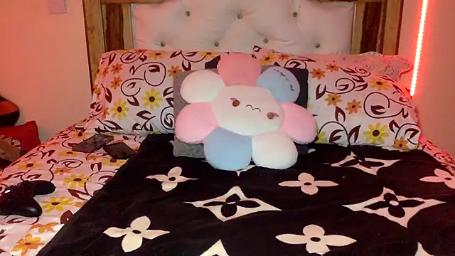 creamyamber online show from 10, 4, 2026