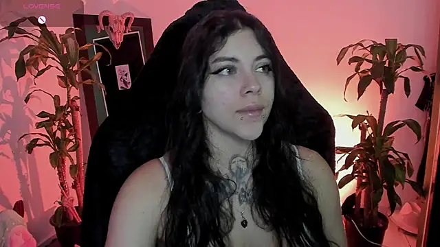 Snapshot of MissCharlottte_18 chatting on 8, 7, 2026 MissCharlottte 18 online show from 8, 7, 2026