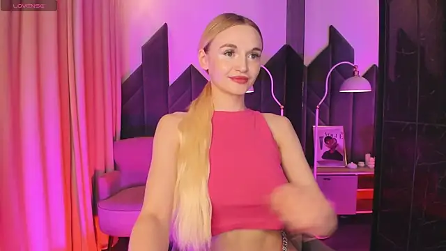 Snapshot of Mila__Lux chatting on 6, 7, 2026 Mila Lux online show from 6, 7, 2026
