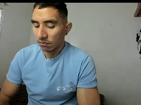 Snapshot of aquiles04 chatting on 17, 6, 2026 aquiles04 online show from 17, 6, 2026