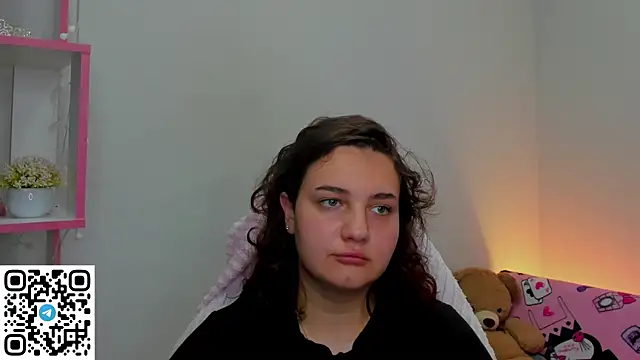 Snapshot of Mary_F0x chatting on 4, 7, 2026 Mary F0x online show from 4, 7, 2026