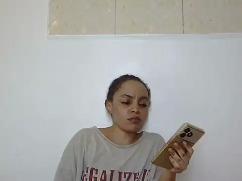 Snapshot of silk_couple1 chatting on 25, 6, 2026 silk couple1 online show from 25, 6, 2026