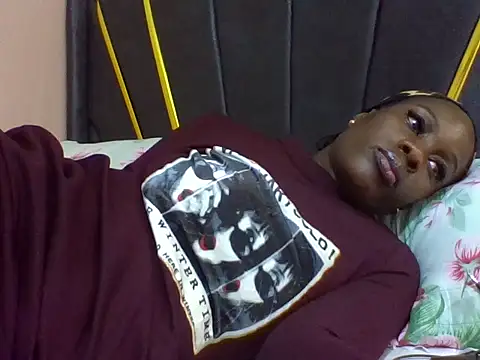 Snapshot of Curvyqueeh chatting on 1, 7, 2026 Curvyqueeh online show from 1, 7, 2026