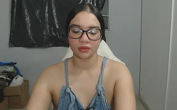 Snapshot of karen_golden1 chatting on 25, 6, 2026 karen golden1 online show from 25, 6, 2026