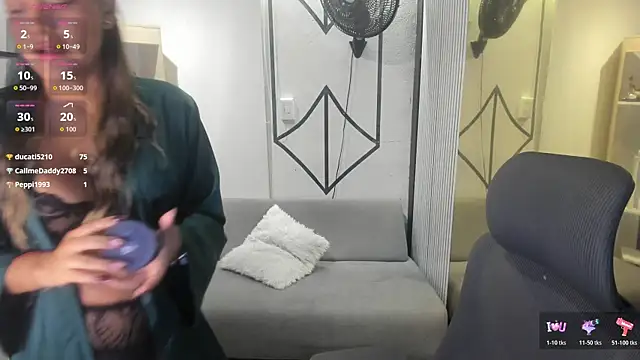 Snapshot of SophieWatson_ chatting on 27, 6, 2026 SophieWatson online show from 27, 6, 2026