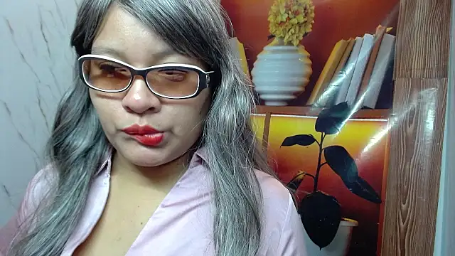 miacalifafara online show from 16, 5, 2026