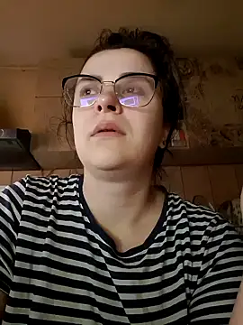 Snapshot of xmarshax chatting on 25, 11, 2025 xmarshax online show from 25, 11, 2025