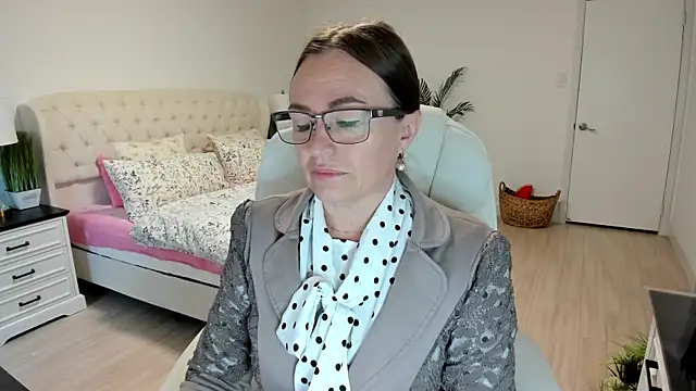 Snapshot of Vika73 chatting on 1, 10, 2025 Vika73 online show from 1, 10, 2025