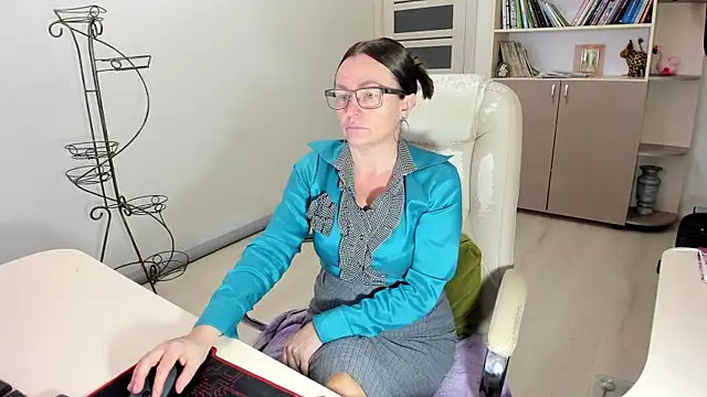 Snapshot of Vika73 chatting on 9, 11, 2025 Vika73 online show from 9, 11, 2025