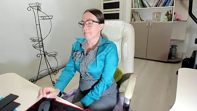 Snapshot of Vika73 chatting on 14, 11, 2025 Vika73 online show from 14, 11, 2025