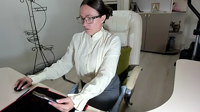 Snapshot of Vika73 chatting on 14, 11, 2025 Vika73 online show from 14, 11, 2025
