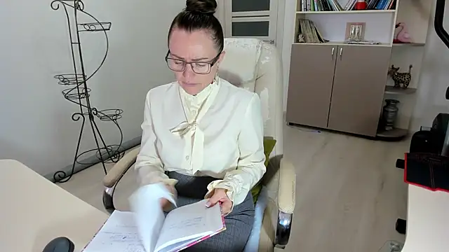Snapshot of Vika73 chatting on 16, 11, 2025 Vika73 online show from 16, 11, 2025