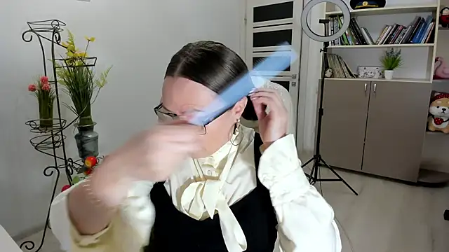 Snapshot of Vika73 chatting on 28, 11, 2025 Vika73 online show from 28, 11, 2025