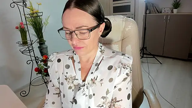 Snapshot of Vika73 chatting on 30, 11, 2025 Vika73 online show from 30, 11, 2025