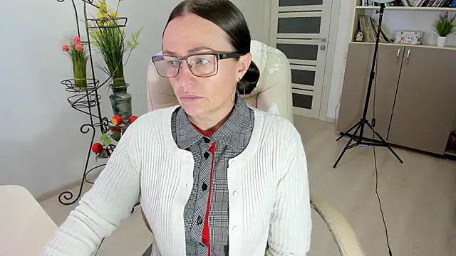 Snapshot of Vika73 chatting on 4, 12, 2025 Vika73 online show from 4, 12, 2025