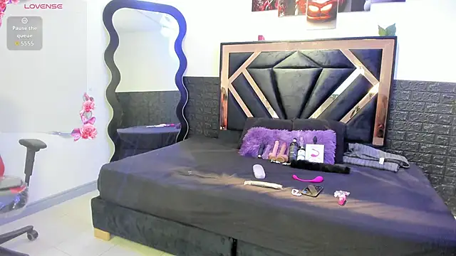 Queen Jen online show from 3, 6, 2026