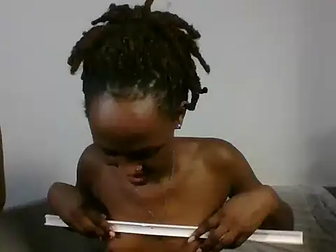 Snapshot of Sleek_petite chatting on 2, 6, 2026 Sleek petite online show from 2, 6, 2026