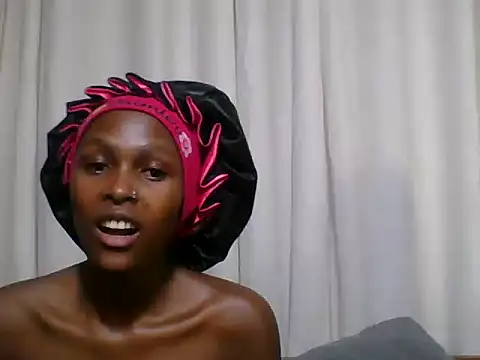 Snapshot of Sleek_petite chatting on 3, 7, 2026 Sleek petite online show from 3, 7, 2026