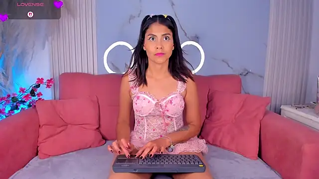 LunaRossie  online show from 19, 6, 2026