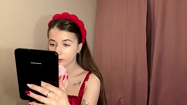 cute nessy online show from 20, 5, 2026