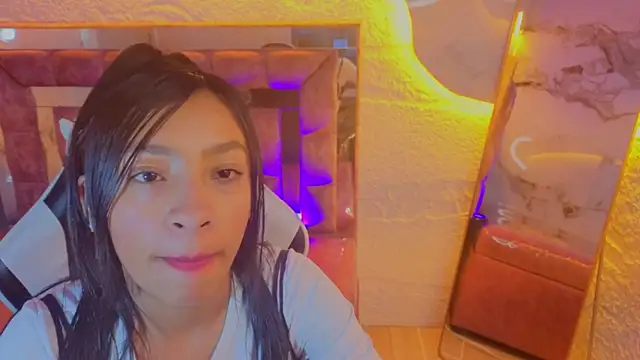 Snapshot of Adarasuri_v chatting on 24, 6, 2026 Adarasuri v online show from 24, 6, 2026