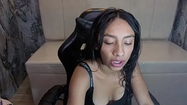 Snapshot of Adarasuri_v chatting on 27, 6, 2026 Adarasuri v online show from 27, 6, 2026