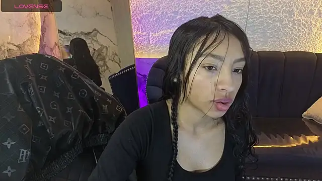 Snapshot of Adarasuri_v chatting on 5, 7, 2026 Adarasuri v online show from 5, 7, 2026