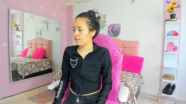 ivyyemerald  online show from 26, 6, 2026