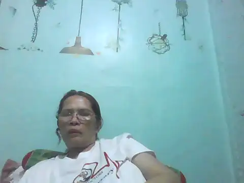 Snapshot of momshe2026 chatting on 15, 6, 2026 momshe2026 online show from 15, 6, 2026
