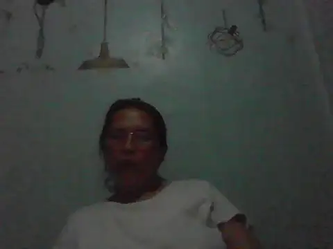 Snapshot of momshe2026 chatting on 21, 6, 2026 momshe2026 online show from 21, 6, 2026
